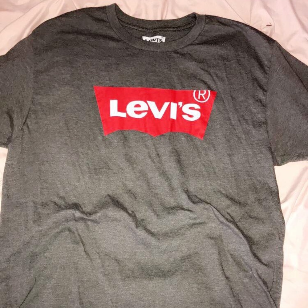 Levi’s Gray T-Shirt